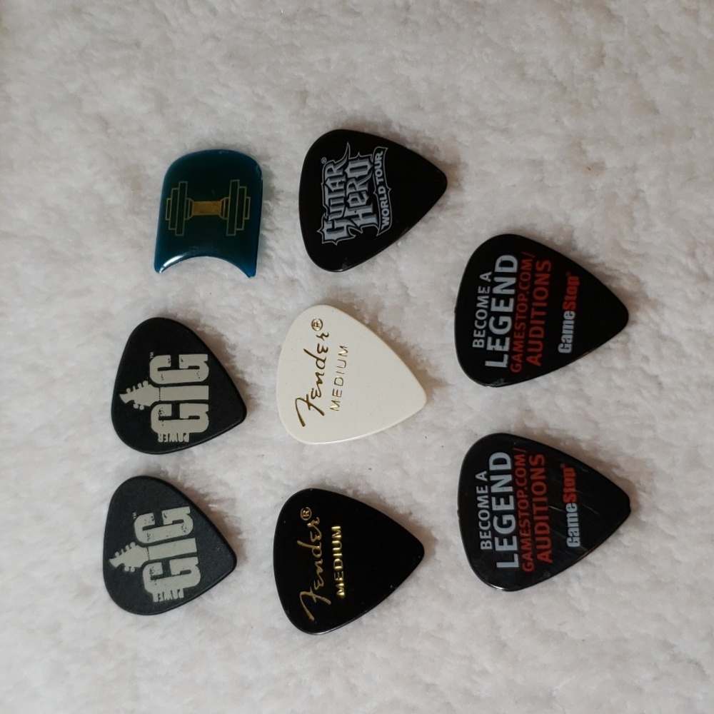 8 Guitar Picks